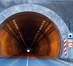 Imagen de la pregunta: ¿Cuándo está permitido estacionar en un túnel?