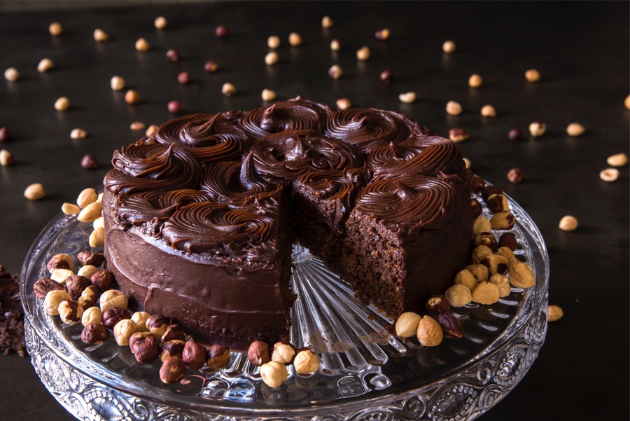 Bolo de Avelã e Chocolate - Tá na mesa