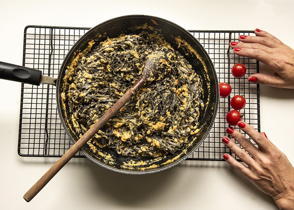 Linguine ao Pesto de Alcachofra com Tomatinhos Assados