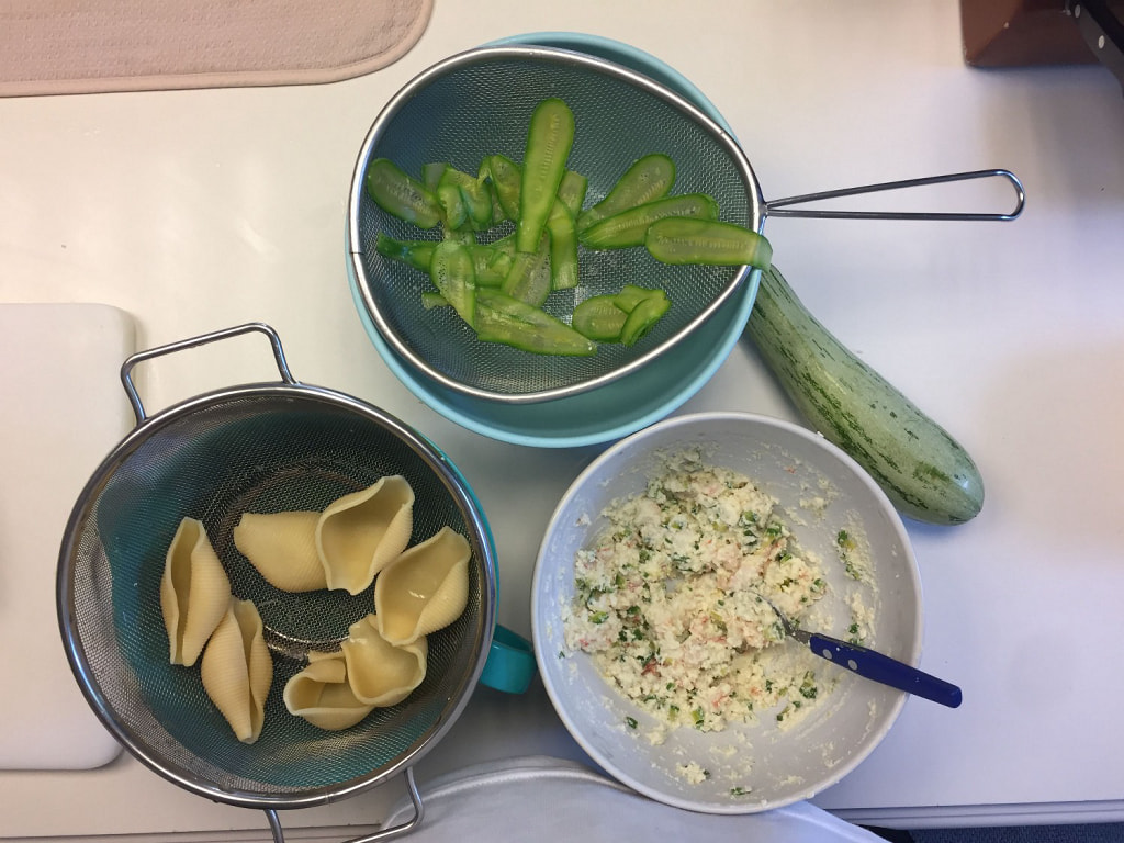 Conchiglioni Recheados com Camarão e Abobrinha