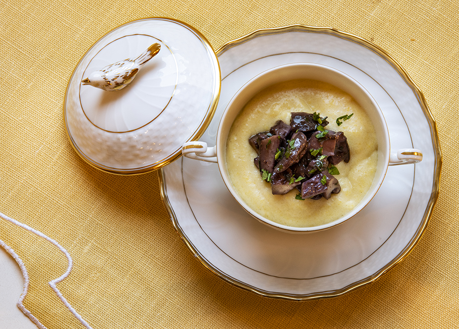 Polenta Cremosa com Mascarpone e Ragu de Cogumelo