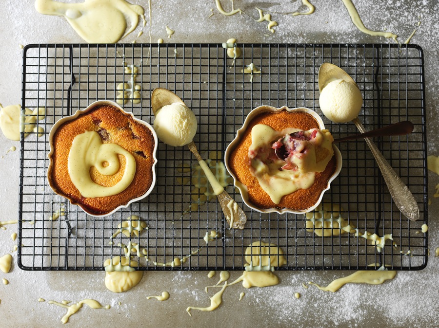 Clafoutis de Ameixa Fresca com Sorvete de Cerveja