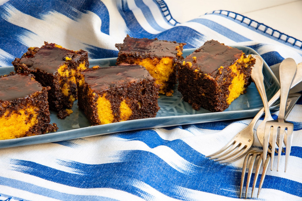 Bolo de Cenoura com Cobertura Crocante de Chocolate