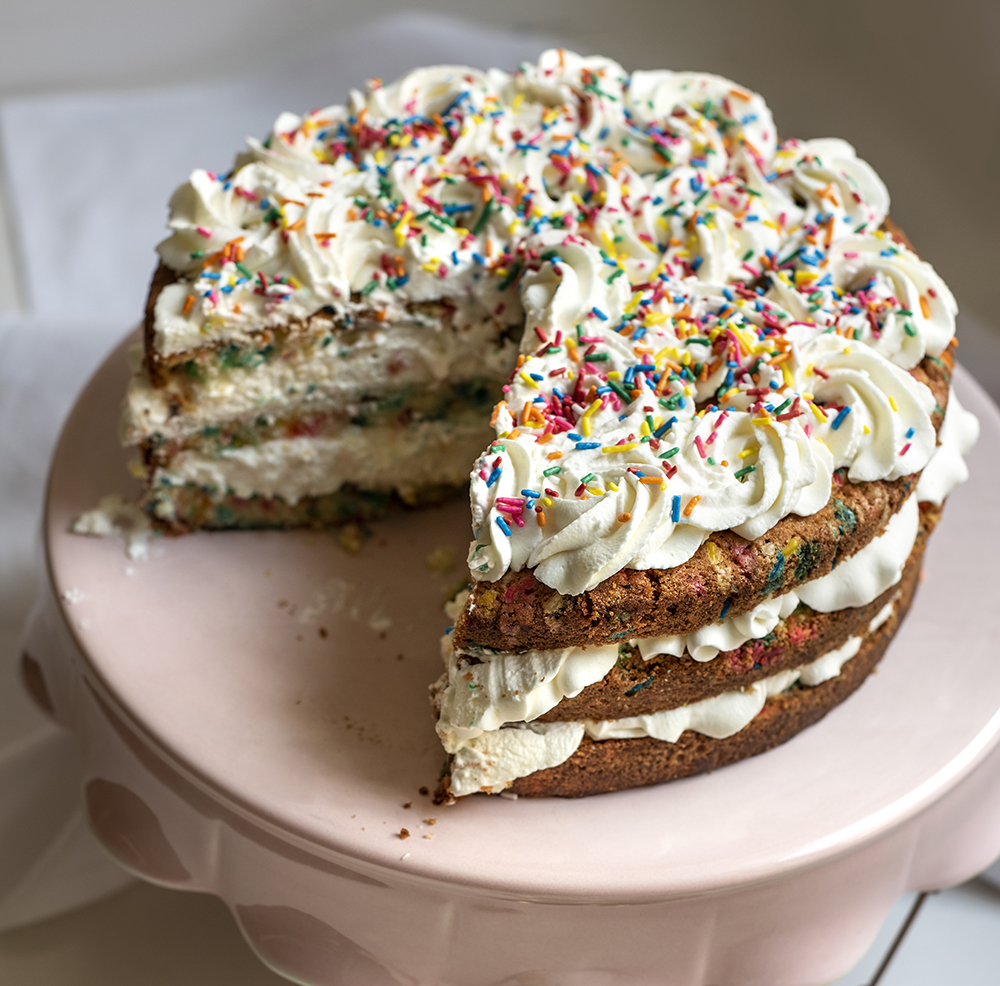 Bolo de chantilly com granulado colorido - Entrega Grátis em 24h