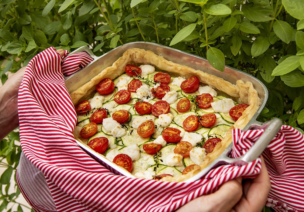 Torta Folhada de Chèvre com Abobrinha e Tomate-Cereja