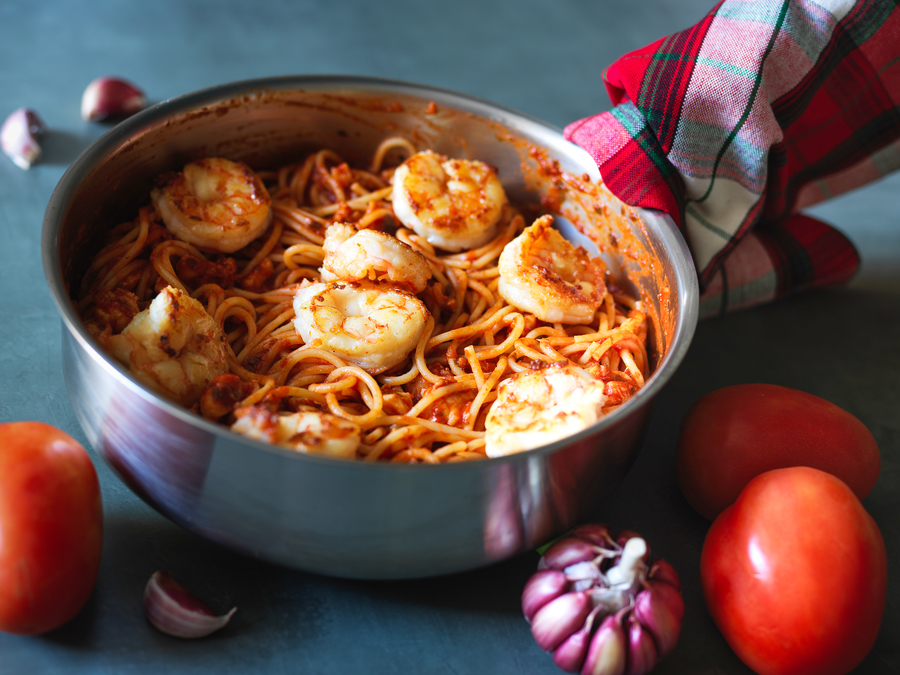 Spaghetti Piccanti con Scampi, Pistacchi e Zafferano