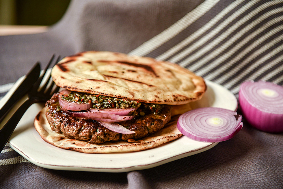 Hambúrguer Portenho com Molho Chimichurri