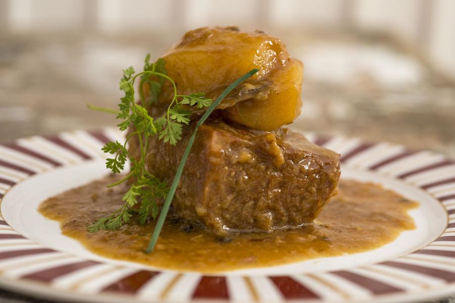  Lombo na Panela com Batatas Torneadas