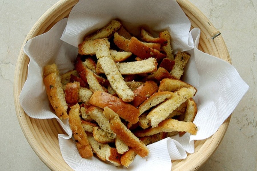 Torradinhas Assadas de Casca de Pão de Fôrma