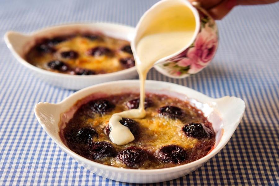 Clafoutis de Cereja ao Creme Inglês