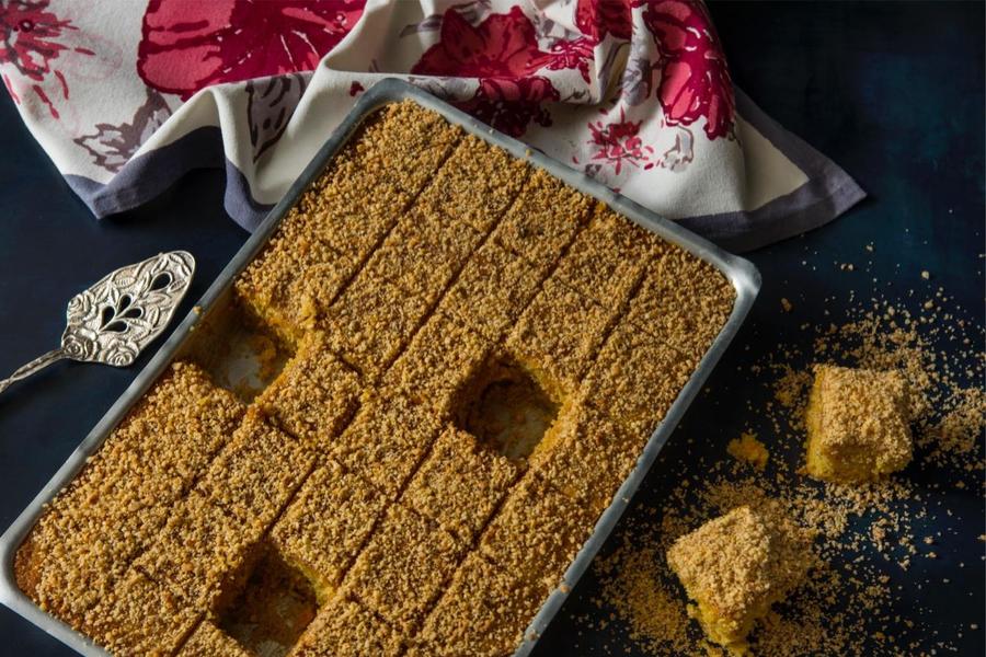 Basbussa de Cenoura com Farofinha Doce de Avelã