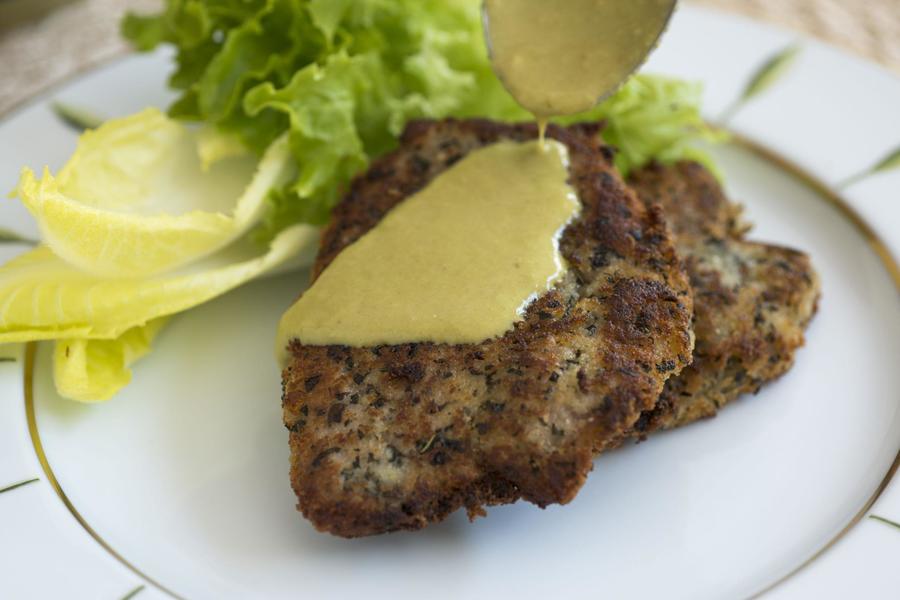  Filé de Cordeiro aux Herbs ao Molho de Azedinha