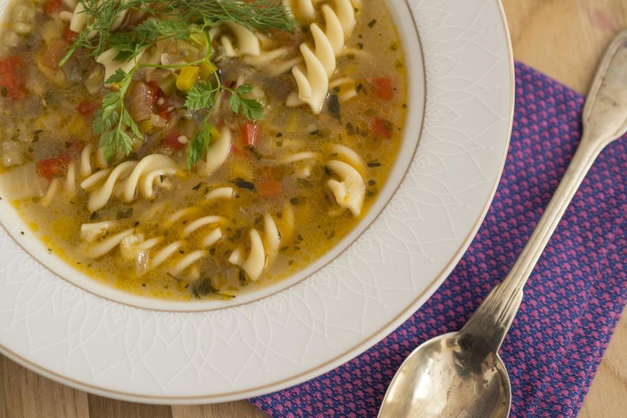 Sopa com Ratatouille de Legumes e Fusilli