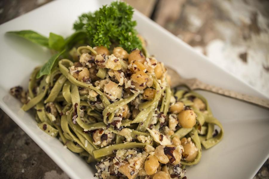 Fettuccine Verde ao Molho de Avelã