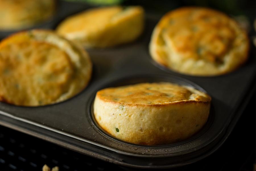 Popover de Pimenta-do-Reino com Cebolinha e Parmesão