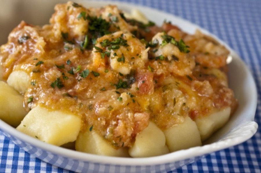 Nhoque de Mandioca com Molho de Camarão e Tomate Fresco