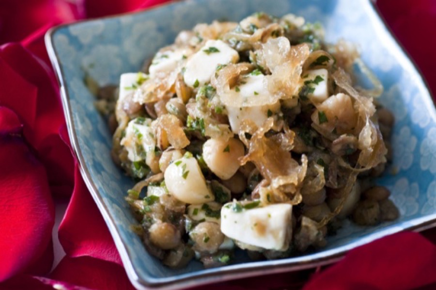 Salada de Lentilha com Queijo Feta e Cebola Frita