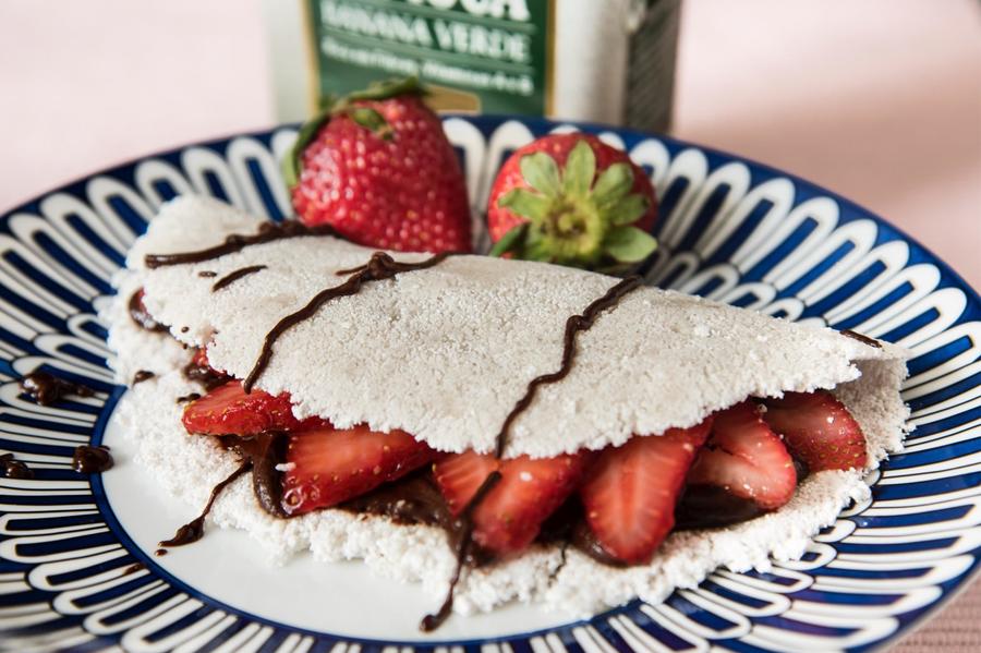 Tapioca de Banana Verde com Morango e Chocolate