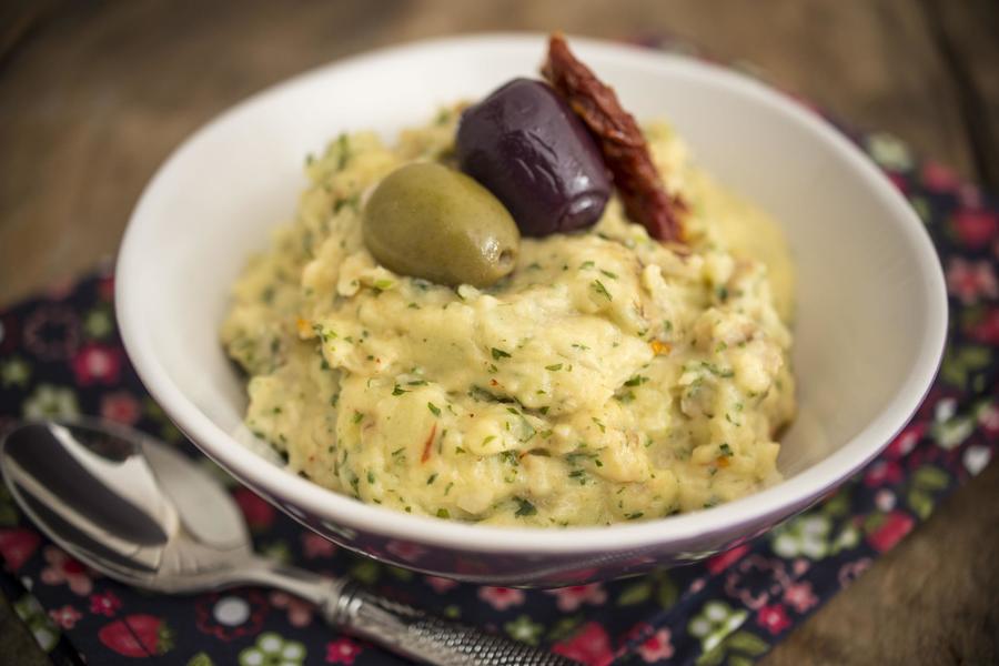 Batata Amassada com Azeitonas e Tomate Seco 