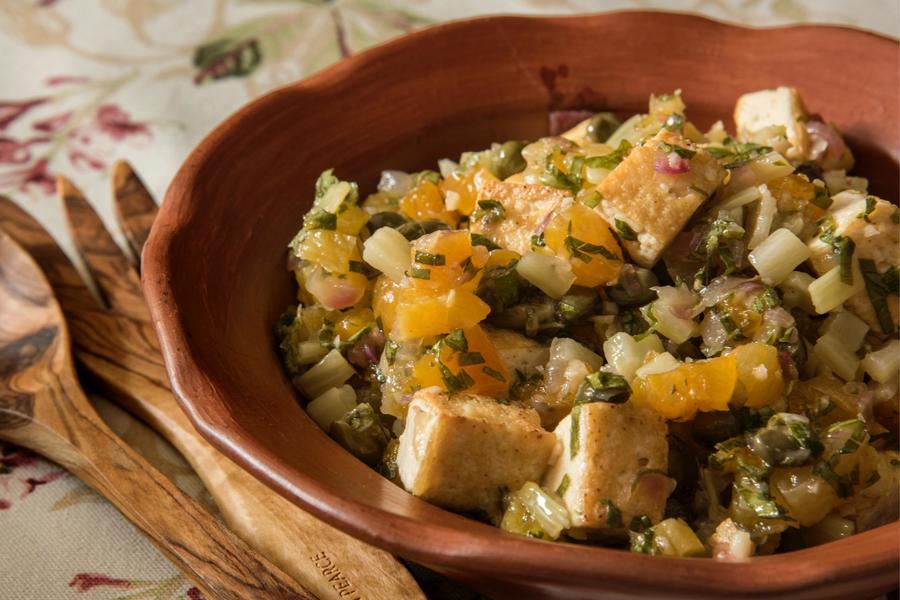 Salada de Tofu com Damasco e Alcaparra