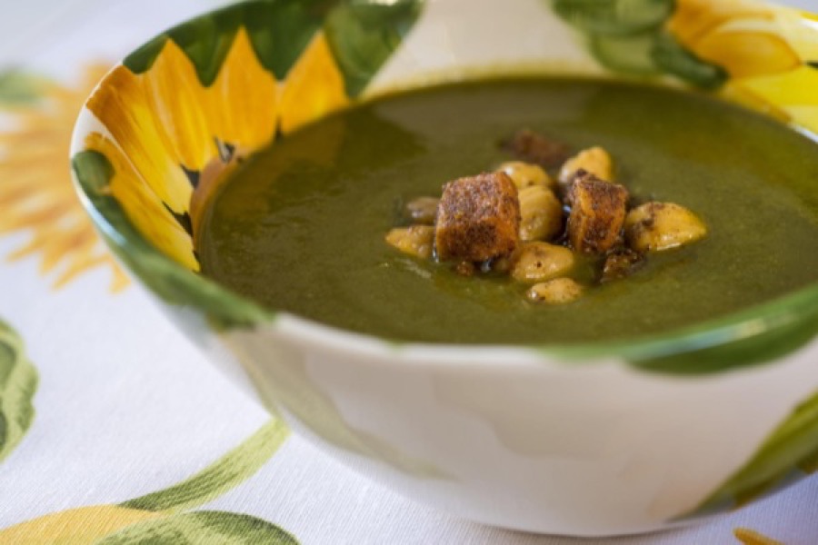 Sopa de Agrião e Grão-de-Bico com Água de Rosas e Ras el Hanout