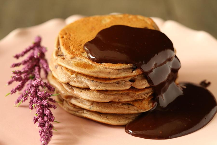 Panquecas de Chocolate com Calda Quente de Chocolate