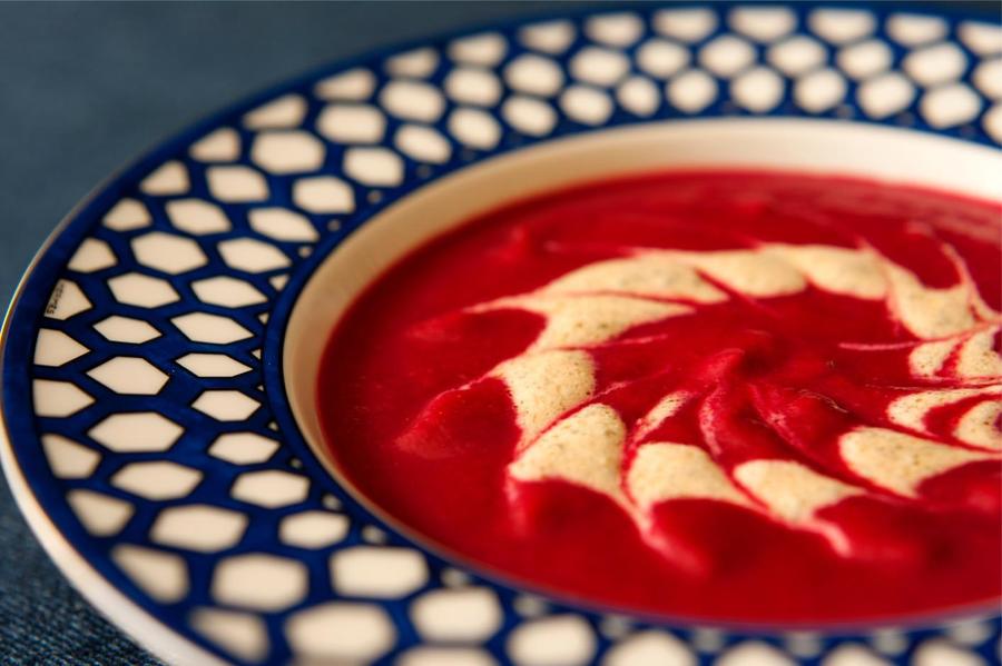 Sopa de Beterraba com Iogurte Indiano