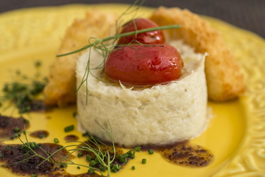 Brandade de Bacalhau, Tomate Assado e Tapenade de Azeitona Preta