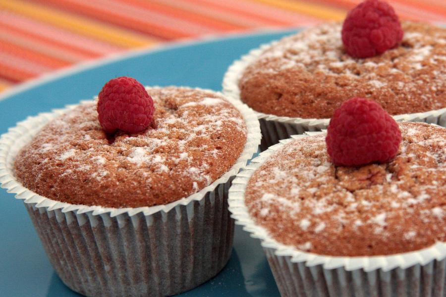 Muffins de Mel com Framboesa e Nozes