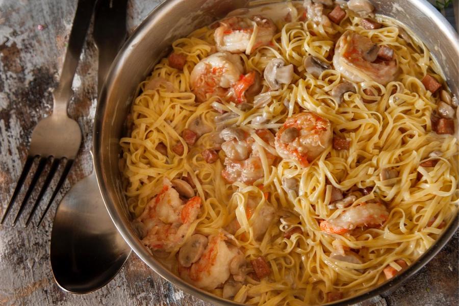  Linguine com Cogumelo e Camarão