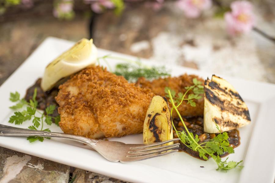 Robalo em Crocante com Pupunha Assada e Molho de Castanha de Caju