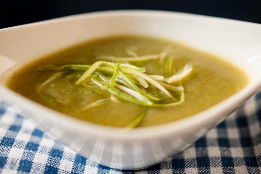 Sopa de Alho-Poró ao Curry