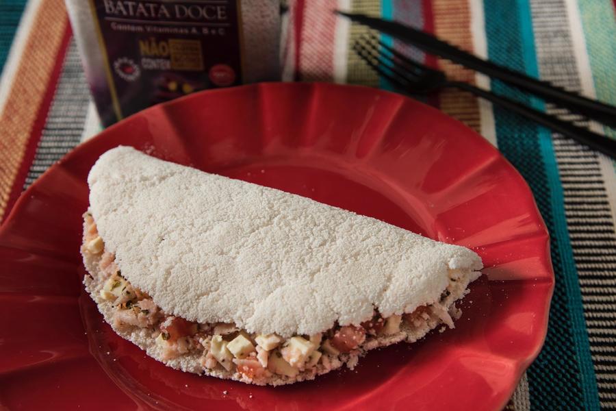 Tapioca de Batata-Doce com Peito de Peru e Queijo Branco