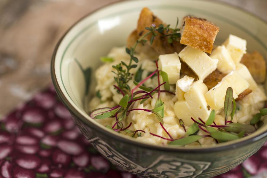 Risoto de Queijo Brie com Espinafre e Crostini de Especiarias