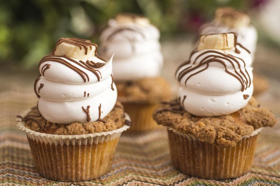 Cupcake de Banana Crumble com Nutella e Merengue Italiano