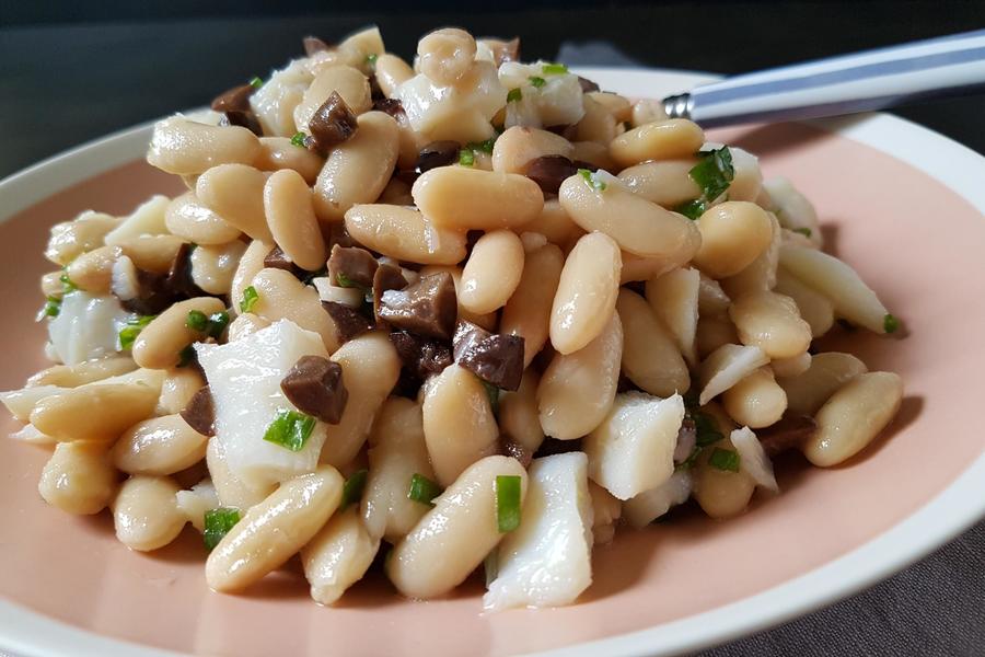 Salada de Feijão-Branco com Bacalhau