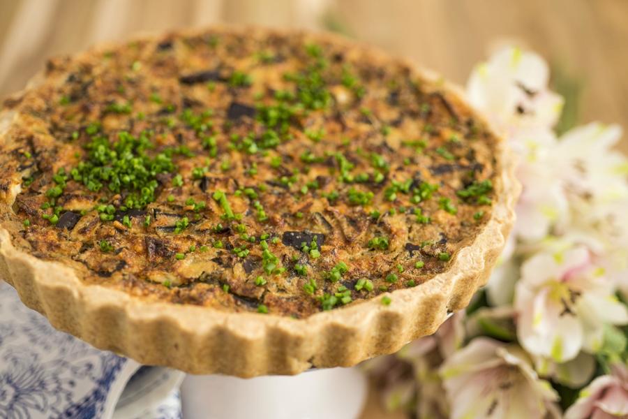 Torta de Massa Integral Recheada com Berinjela