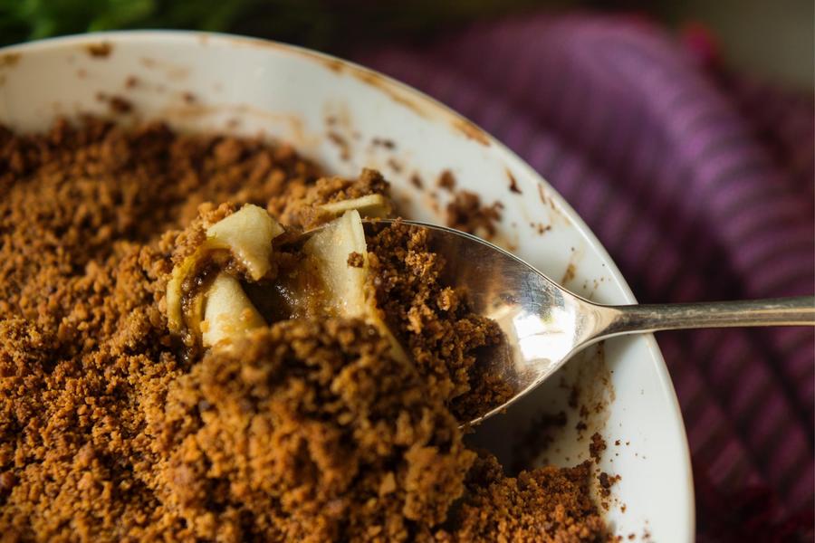 Torta Crocante de Maçã e Biscoito de Gengibre