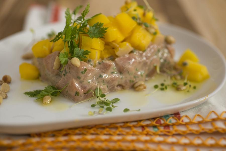 Tartara di Salmone con Pinoli