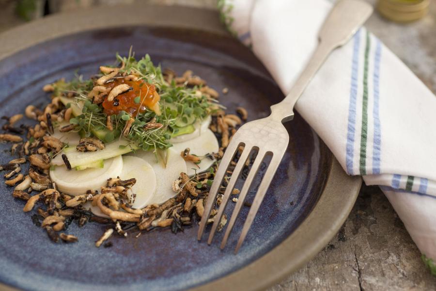 Salada de Pupunha com Cítrico e Croûtons de Arroz-Selvagem