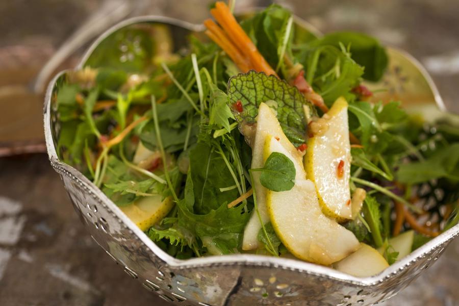 Salada de Pera e Agrião com Molho Picante