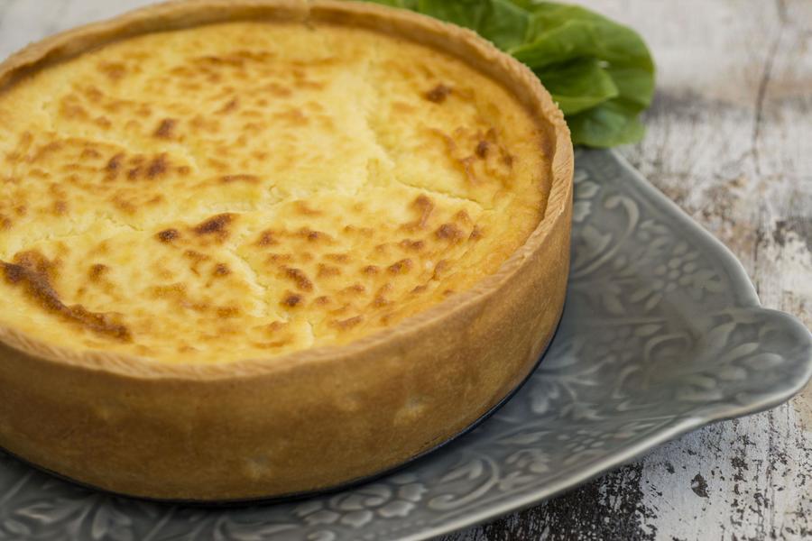 Torta de Chèvre, Espinafre e Cebola Caramelada