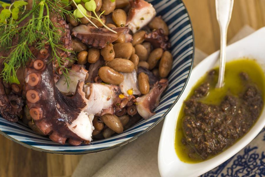 Salada de Polvo com Feijão em Azeite com Infusão de Alecrim