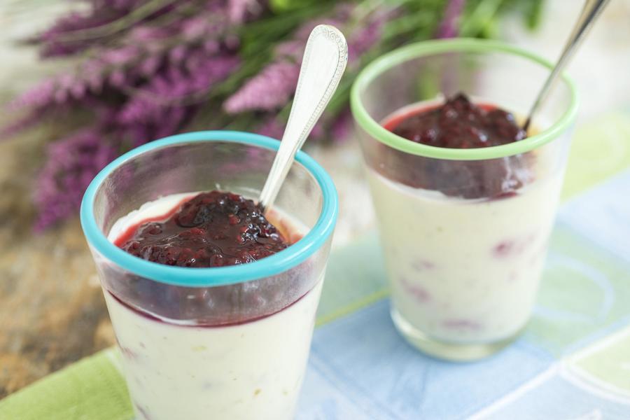 Parfait de Iogurte com Limão e Frutas Vermelhas