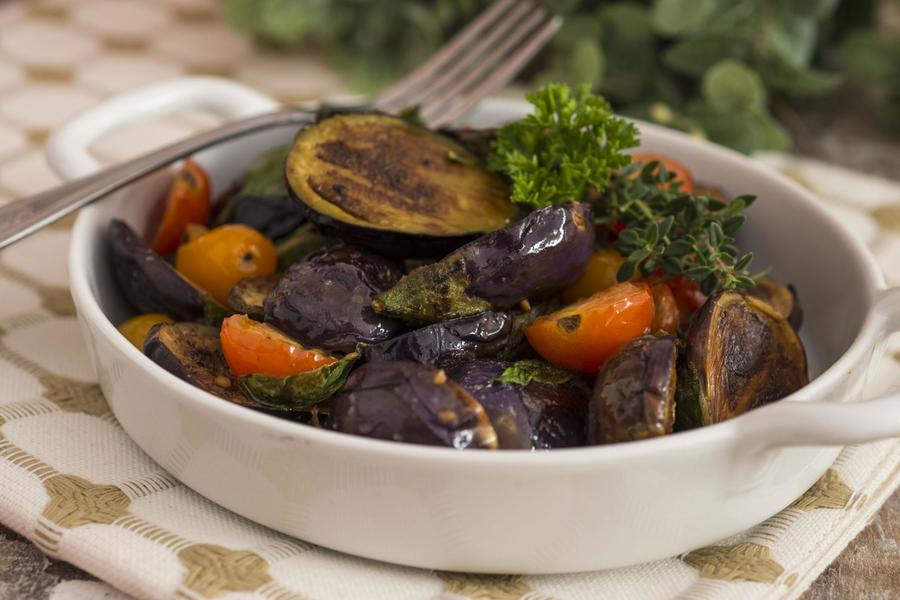 Miniberinjelas com Tomate-Cereja ao Basilicão