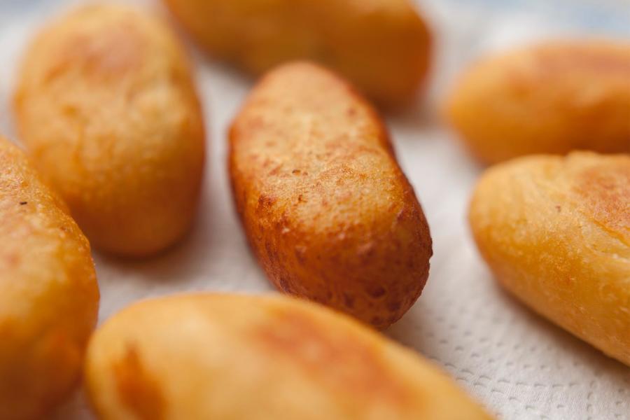 Bolinho de Mandioca com Bobó de Camarão