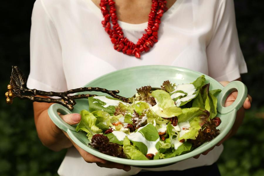 Salada de Folhas Mistas com Frutas Secas Tostadas