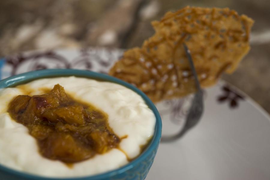 Abacaxi Caramelizado com Creme de Tapioca e Renda