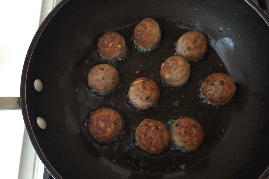 Bolinhos de Carne ao Molho de Tomate