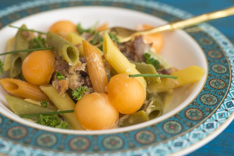 Penne Tricolor ao Molho de Limão-Siciliano, Parma e Melão Orange